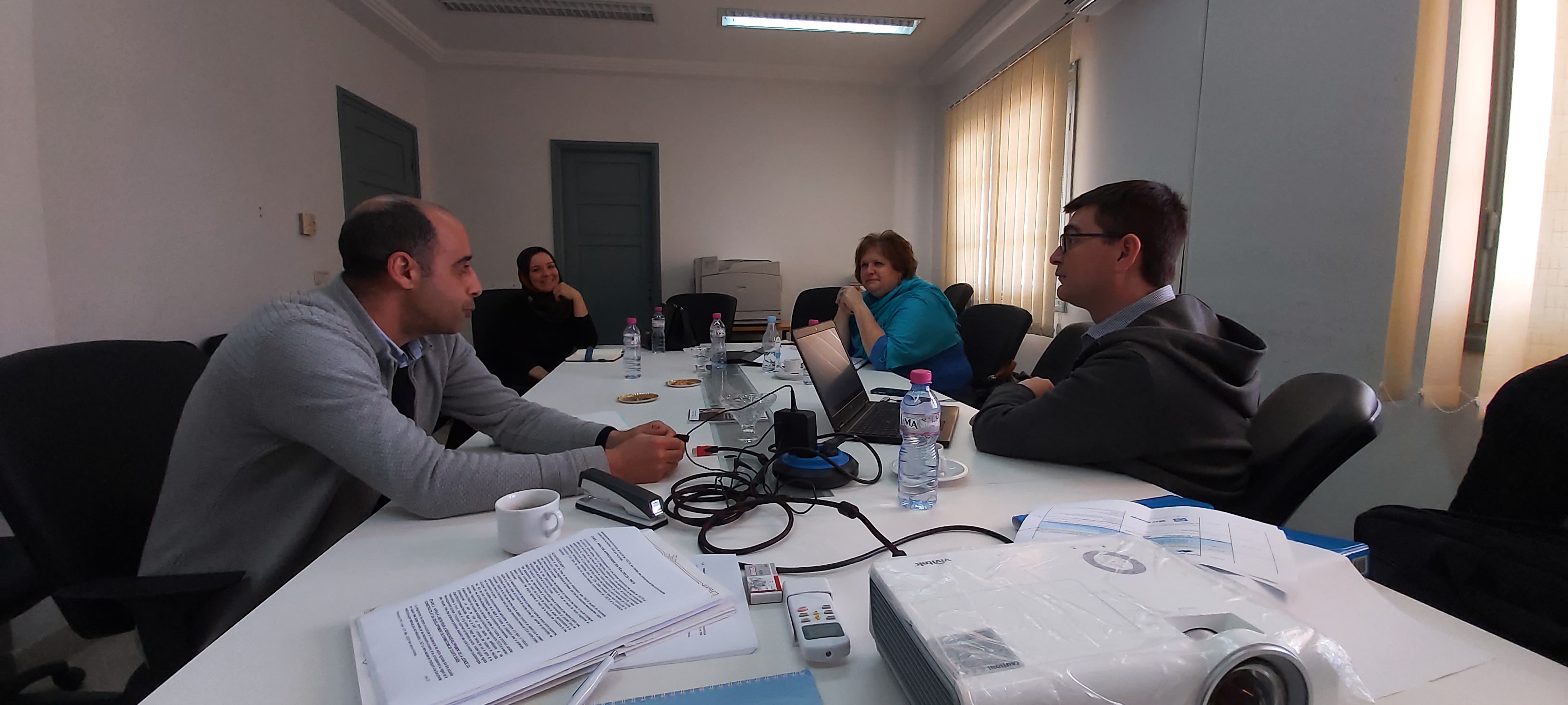 Benoit Lanciault et la co-gestionnaire, Sonia Michaud, en compagnie de Mme Lobna Essid et M. Adel Ouerhani lors d’un atelier portant sur l’entrepreneuriat, notamment l’entrepreneuriat féminin