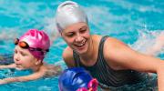Cours de natation avec des enfants
