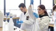 Des étudiants du Cégep Saint-Jean dans le laboratoire de TAB
