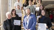 étudiants avec diplôme