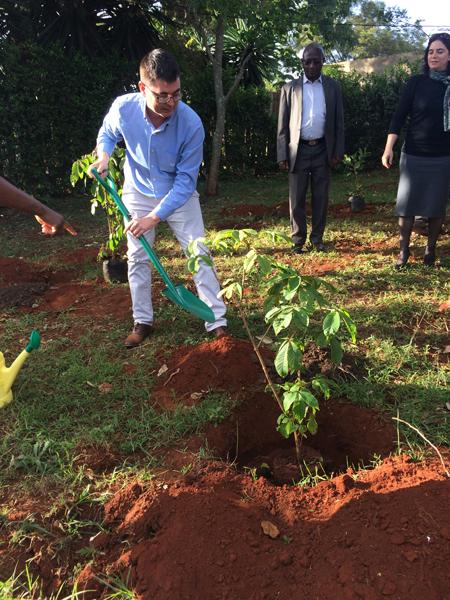 Kenya - Plantation de l’arbre à Nyeri National Polytechnic pour marquer le début du projet
