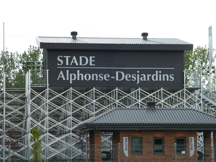 Stade Alphonse-Desjardins - équipements