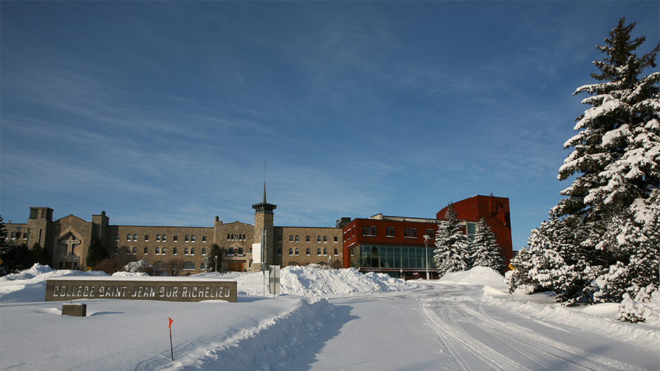 Le Cégep sous la neige