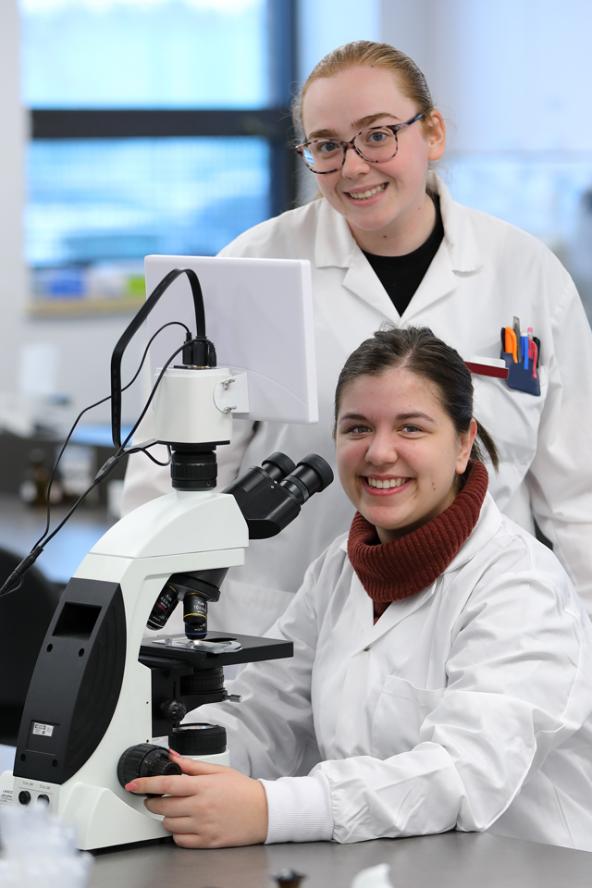 Étudiants en laboratoire