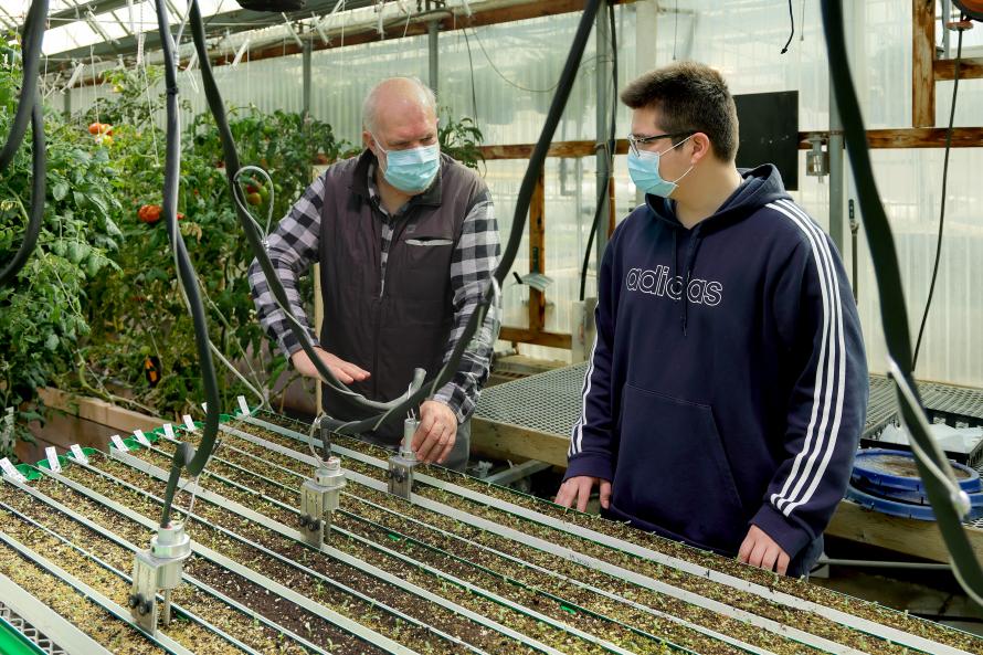 Daniel Malenfant et l'étudiant William Pena-Beaulieu