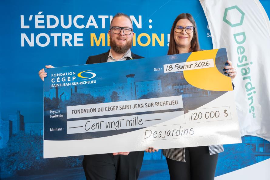 Yan Rousselle, directeur général de la Fondation, et Isabelle Lefebvre, directrice développement de marché des Caisses Desjardins du Haut-Richelieu 