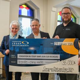 Nathalie Beaudoin, directrice générale du Cégep; Benoit Girard, directeur de district chez Sunlife et président d’honneur de la Campagne; Yan Rousselle, directeur général de la Fondation